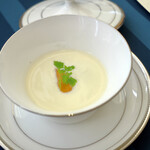 オリーブベイホテル - コンソメと新じゃが芋のアンサンブル