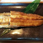 和食kitchen だい浜 - 鰻白焼きのアップ、山葵と醤油で頂きます。