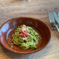 THE THEATRE TABLE - カジキマグロとフレッシュトマトの大葉ジェノベーゼ スパゲティ