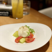 THE RIGOLETTO - 旬のフレッシュフルーツととろけるブラティーナチーズ