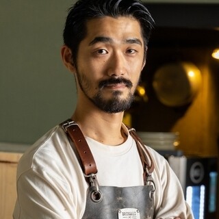다카하타 켄타 (타카바 타켄타) - 호텔에서 요리사 경력을 가진 젊은