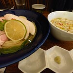 クリーミーTonkotsuラーメン 麺家神明 - 