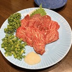 三酉屋 - 馬刺し858円