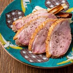 Black pepper-scented roasted duck