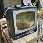 SIRO - レトロなテレビの中にメダカが泳いでいました〜♪