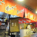 博多麺房 赤のれん - やはりのれんは赤い！