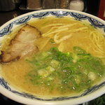 博多麺房 赤のれん - らぁめん：　７００円