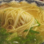 博多麺房 赤のれん - らぁめんのアップ