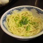 博多麺房 赤のれん - 替え玉（半分）：８０円