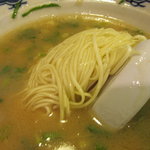 博多麺房 赤のれん - 替え玉をぶち込んだところ