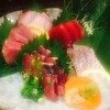 五丁目大衆酒場 極楽屋 - 料理写真:刺身盛り合わせ
・3点1000円
・5点1550円
・8点2100円