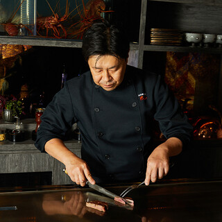 An “orthodox” chef who has been working on Teppan-yaki for 29 years.