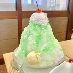 COCO'S - ふわふわ純氷かき氷メロンソーダ　759円