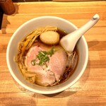 罪なきらぁ麺 - 構成は中太ストレート麺、清湯スープ(醤油味)、チャーシュー、ネギ、メンマになります(o^^o)