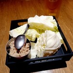 炭火野菜巻き串と餃子 博多うずまき - お通し 350円