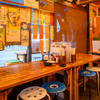 Atmosphere like a popular Izakaya (Japanese-style bar) ◆ A place where you can casually drop in and have a drink