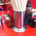 ラーメン二郎 - 卓上調味料