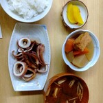 太湖 - イカの煮付定食ライス極小440円、いつものように赤だし80円を付けて♪