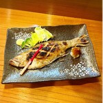 小魚料理 とみ助 - 魚体の大きなのどぐろ(赤ムツ)だったので、大将のご厚意で半身を塩焼きで供して頂きました(o^^o)