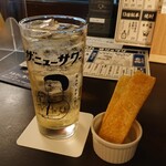 プロント - だるまハイボールと、お通しの揚げパスタ