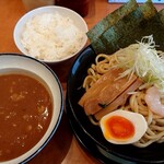 横浜家系ラーメン野白家  - 特製濃厚海老つけ麺(950円税込)、中ライス(ランチタイムは無料で貰えます。大・中・小から選べます)