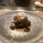 八重洲 steak & seafood 鉄板焼き 一心 - 牛ホホとハンバーグの焼き煮、ペコリーノチーズが旨い