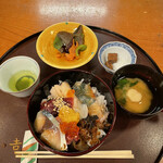 割烹 吉野 - 海鮮丼セット(税込1000円)