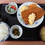 まつや食堂 - 日替わり定食(いわしフライ)660円。