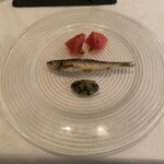 ラ・ブランシュ - ❺島根県高津川産天然鮎、モロヘイヤと夏野菜のドレッシングとパッションフルーツで和えたスイカ