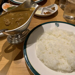 新宿中村屋 manna - 中村屋純印度式カリー、骨つきチキンカレー