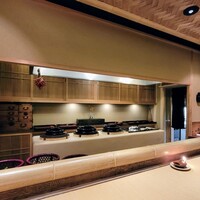 青蓮院門跡前 月おか - おくどさんが鎮座