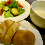 Risutorante Wadachi - 優しい味わいのスープ。サラダの野菜は健康的で新鮮。