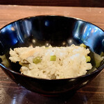 たでの葉 - 鮎の炊き込みご飯
      まぁここにも鮎が登場しました！
      香りが良く鮎の美味しさがお米にしっかりと染みています。
      これは際限なく食べれてしまう美味しさ♪