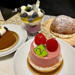 トシ・ヨロイヅカ 東京 - 