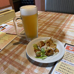 Ajian Kicchin Karau Ma - 生ビールとあての鶏皮唐揚げ