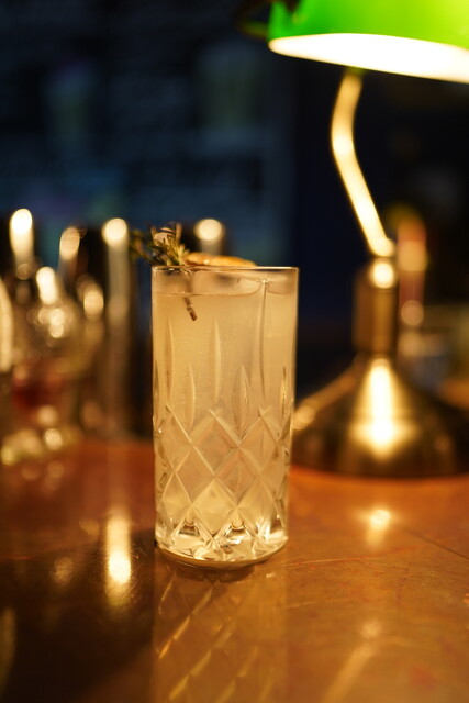 BEE’S KNEES photo 2