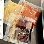 Boon Tong Kee - チキンライスにかけるタレ各種 ※テイクアウト
            2022年7月19日