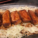 名古屋名物 名古屋めし食堂 丸八 - サッパリ。濃厚な味噌ソースにキャベツがよく合います。