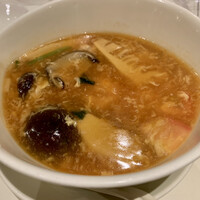 南国酒家 原宿本店 - 天然海老とトマトのサンラータンメン
