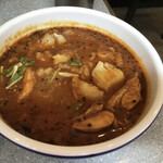 カリーライス専門店エチオピア - カレーにジャガイモ投入