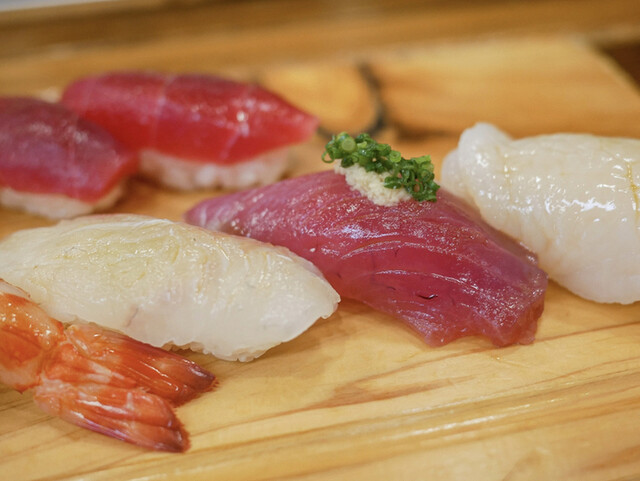 Yoshino Sushi Honten photo 2