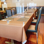 三栗 - 4人席のテーブル