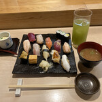 豊鮨 - にぎり11貫 1000円