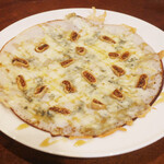 ガネーシュ - 青カビチーズとハチミツと無花果のガレット