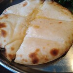 タンドールバル カマルプール 木場店 - ゴルゴンゾーラ・クルチャ400円（税込）