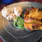 タンドールバル カマルプール 木場店 - ２種のタンドリーチキン350円(税込)