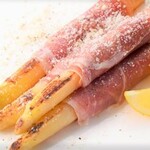 Extra thick white asparagus! Grilled white asparagus with Prosciutto 980 yen (excluding tax)