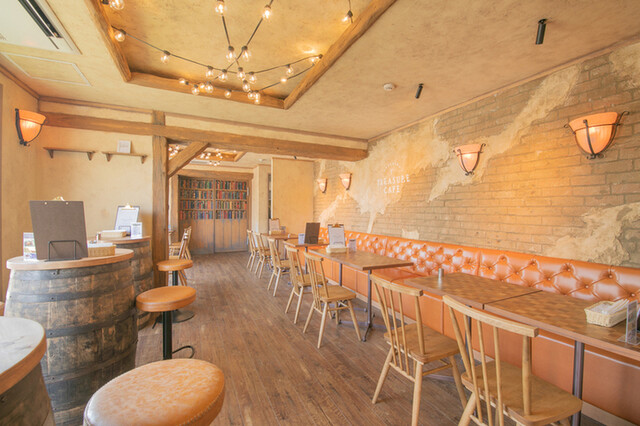 座席 : ENOSHIMA TREASURE CAFE （エノシマトレジャーカフェ） - 片瀬