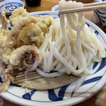 手打うどん はりや - 嫁さんに、ゲソも貰う
