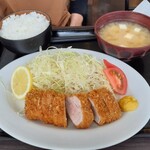 Tonkatsu Iso - 定食にはライスと豆腐の味噌汁